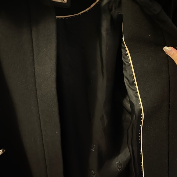 Massimo Dutti Black coat with gold buttons and removable fur collar - Picture 8 of 13